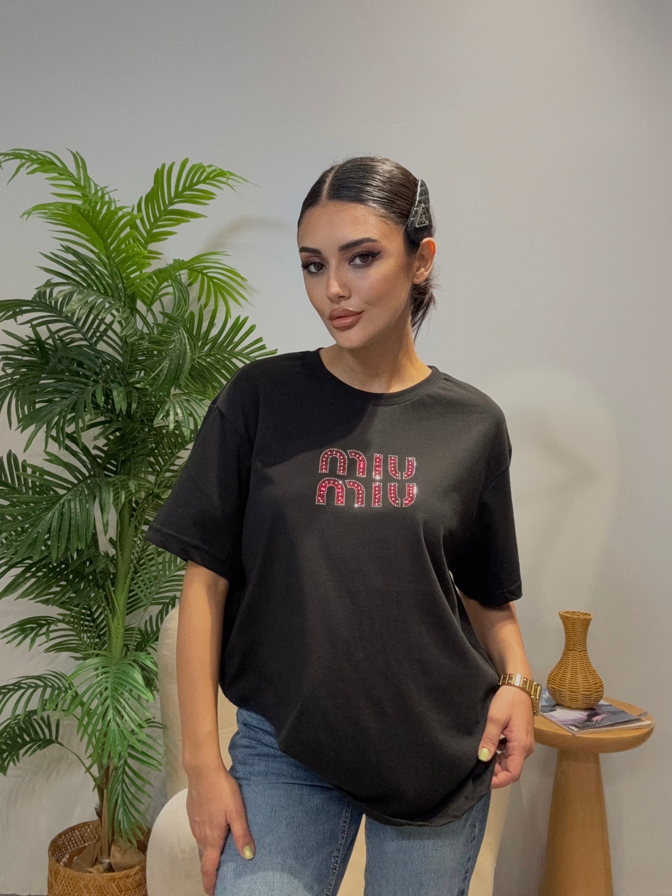 SİYAH TAŞLI T-SHIRT