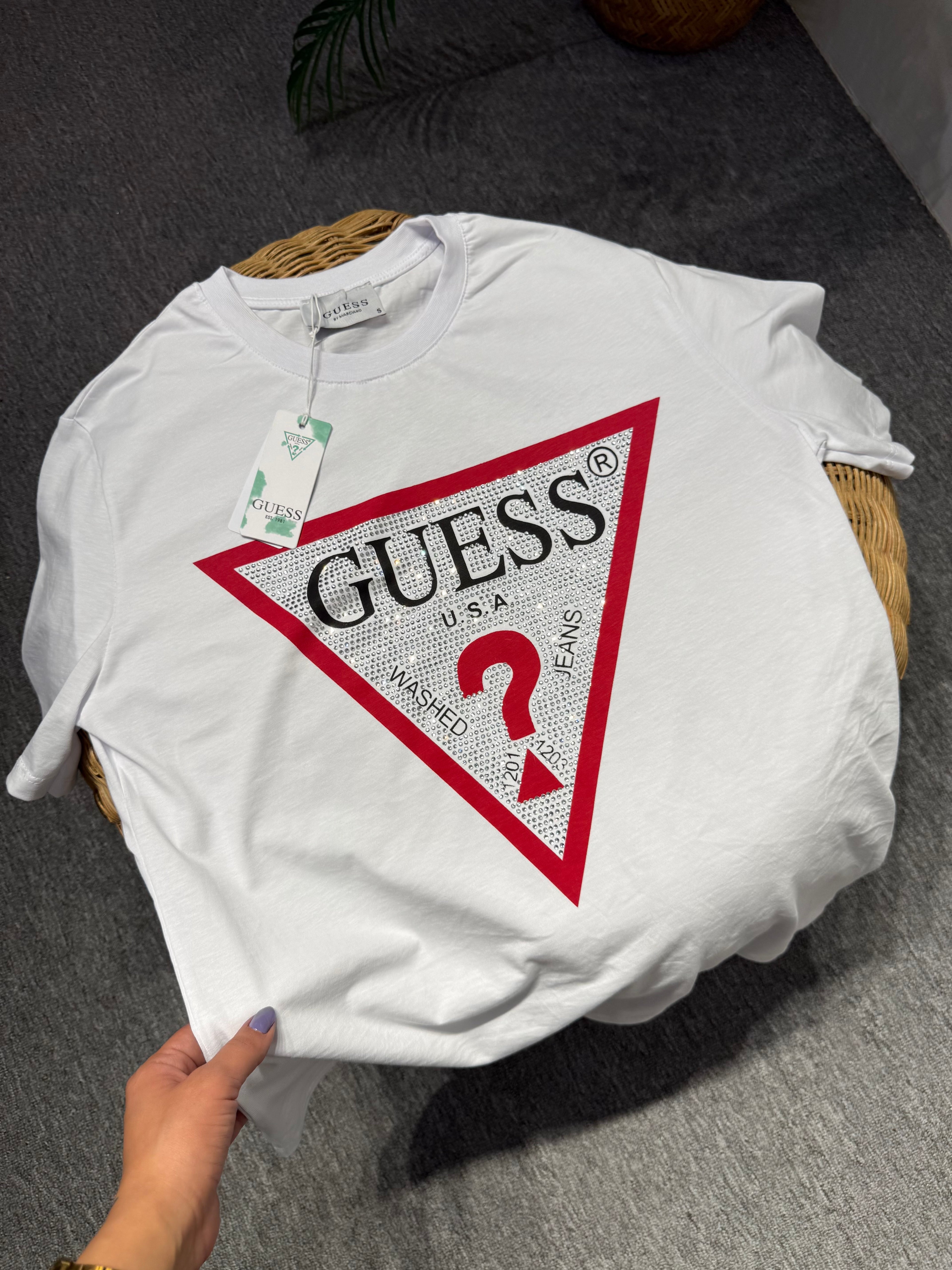 BEYAZ TASLI T-SHIRT