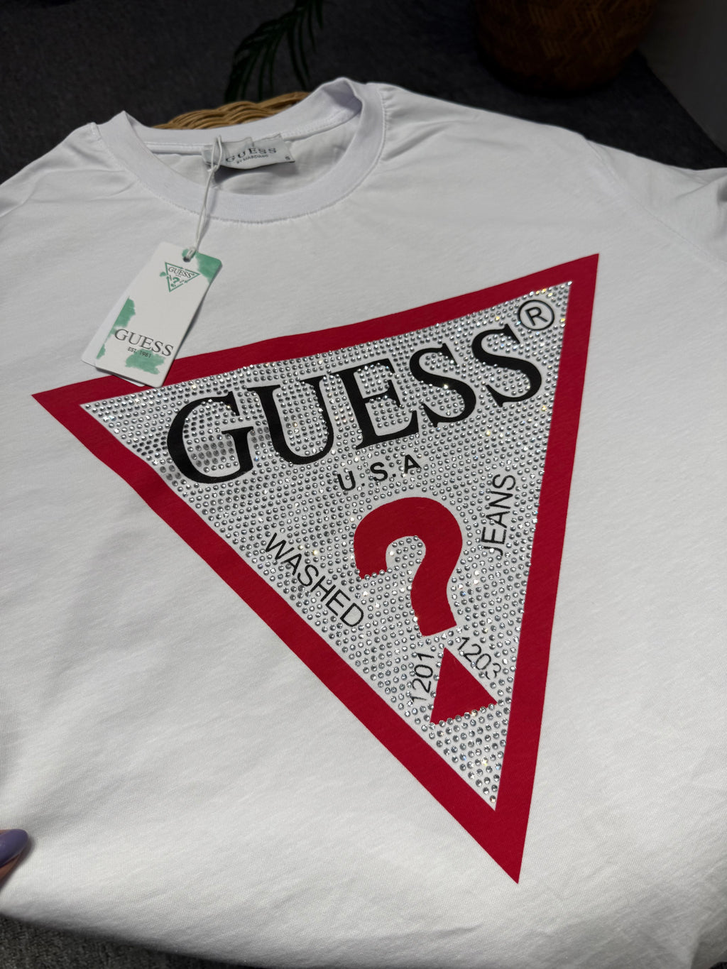 BEYAZ TASLI T-SHIRT