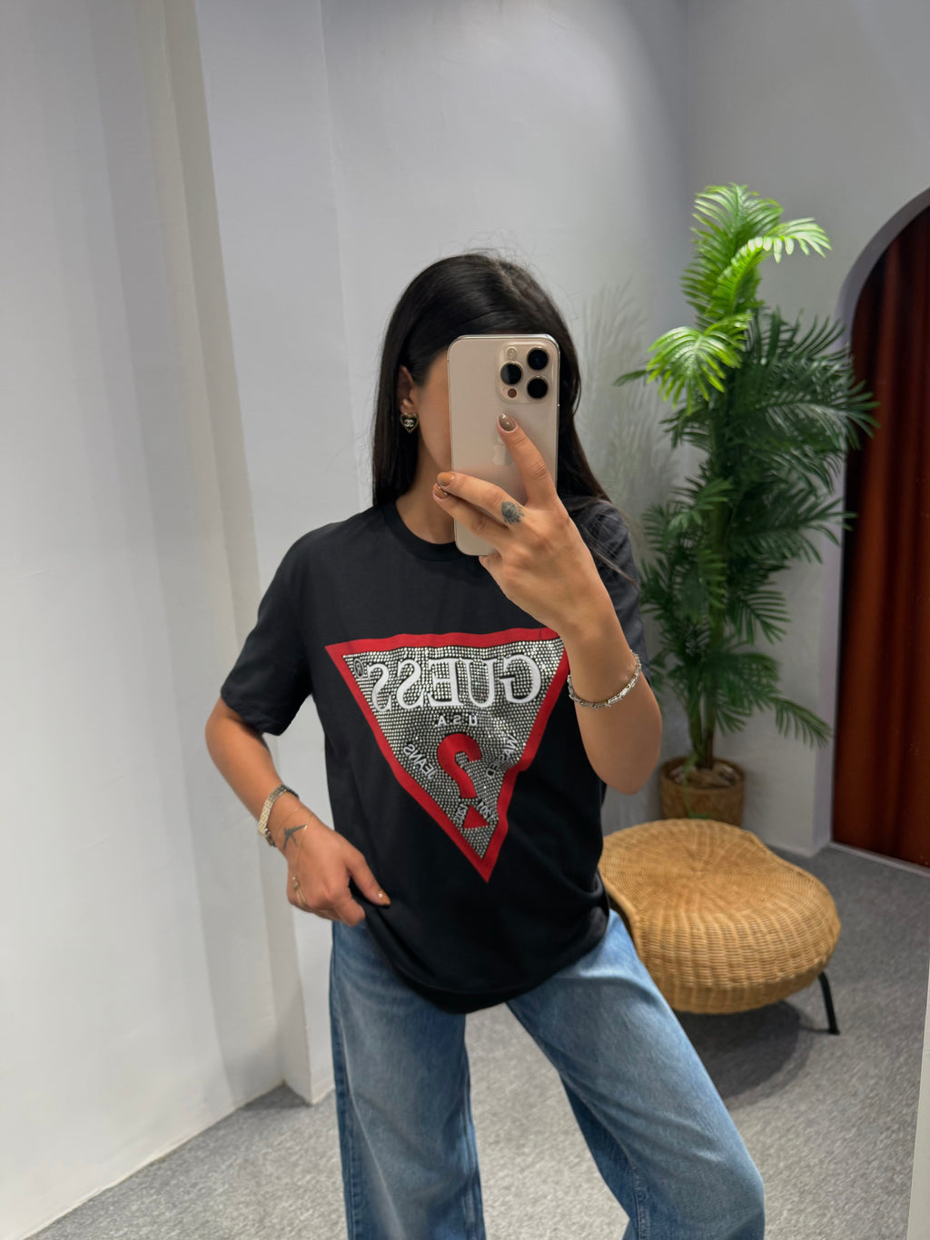 SIYAH TASLI T-SHIRT